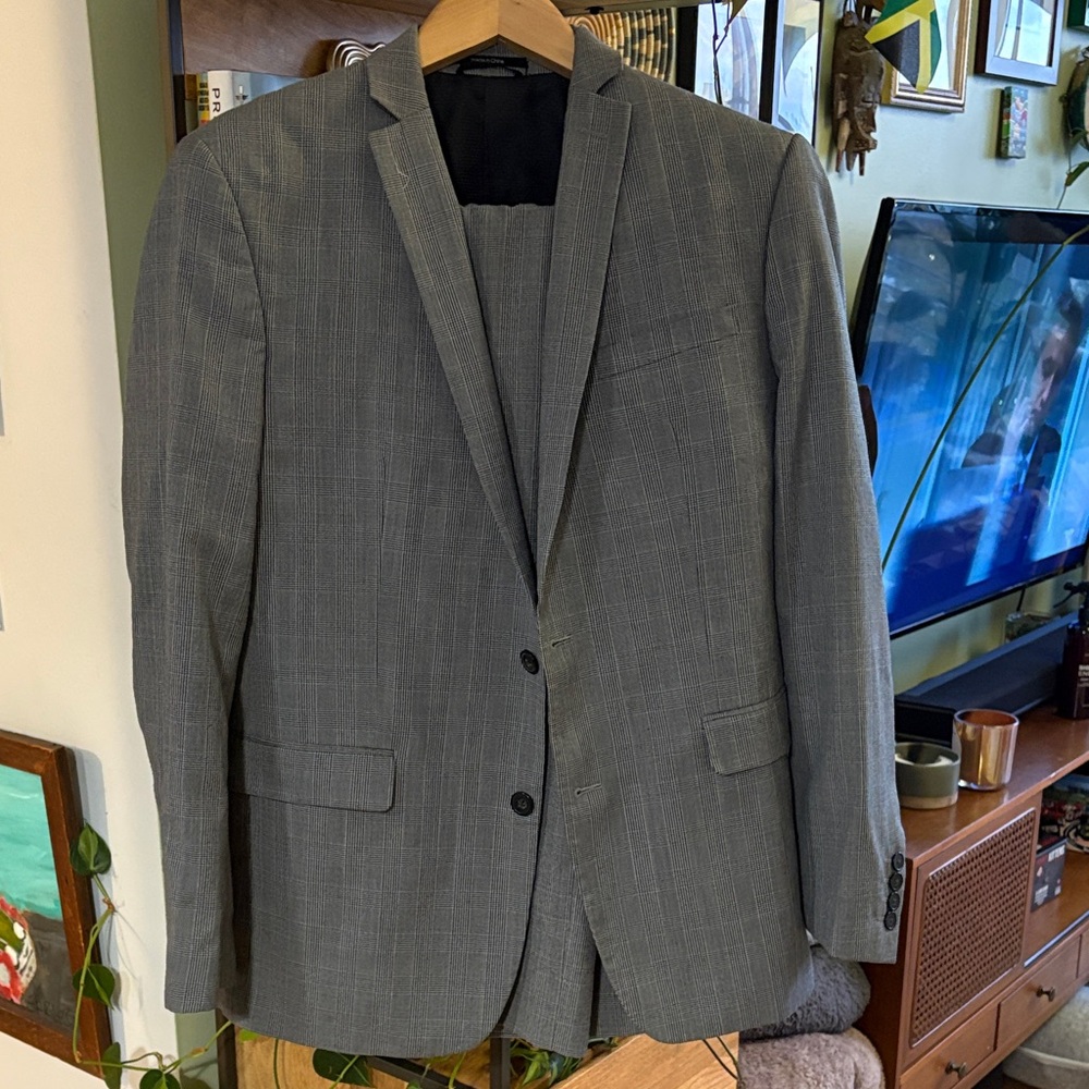 Men's Gray Suit Bar III 41R, 30x32
